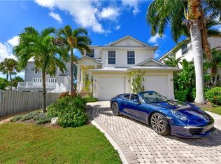 458 Island Cir, Sarasota, FL 34242