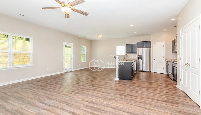 4 bed, 2.5 bath, 2005 sqft, $2,275 — Photo 3
