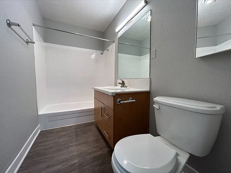 The Circle Apartments at Long Beach — Photo 92