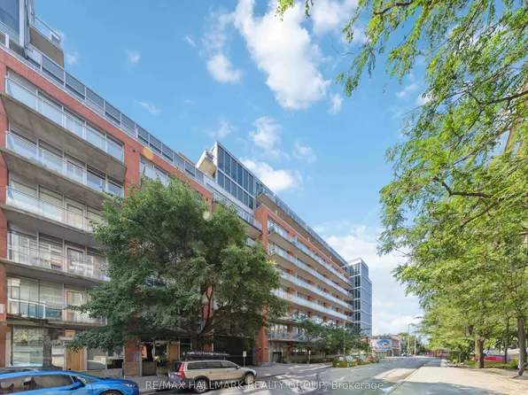 360 McLeod St #313, Ottawa, ON K2P 1A9