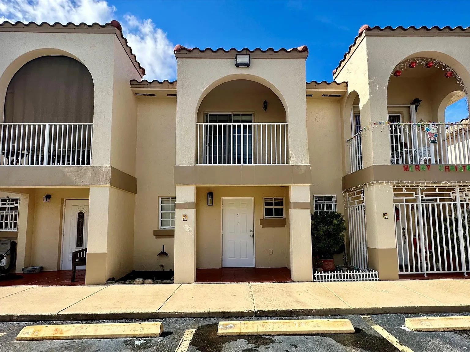 2 bed, 1.5 bath, 930 sqft, $2,500 — Photo 1