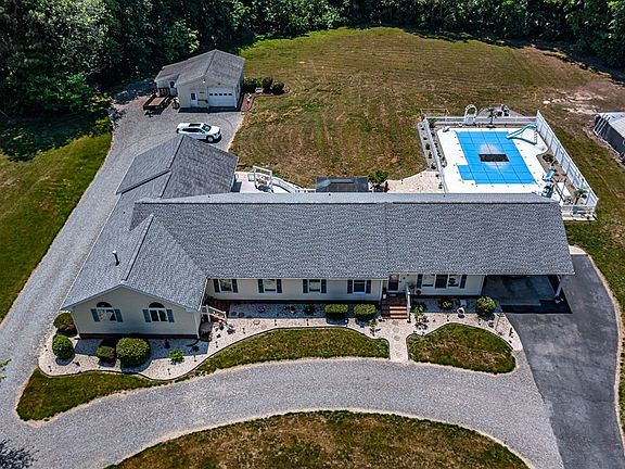 3rd image of 4400 Hacks Neck Rd