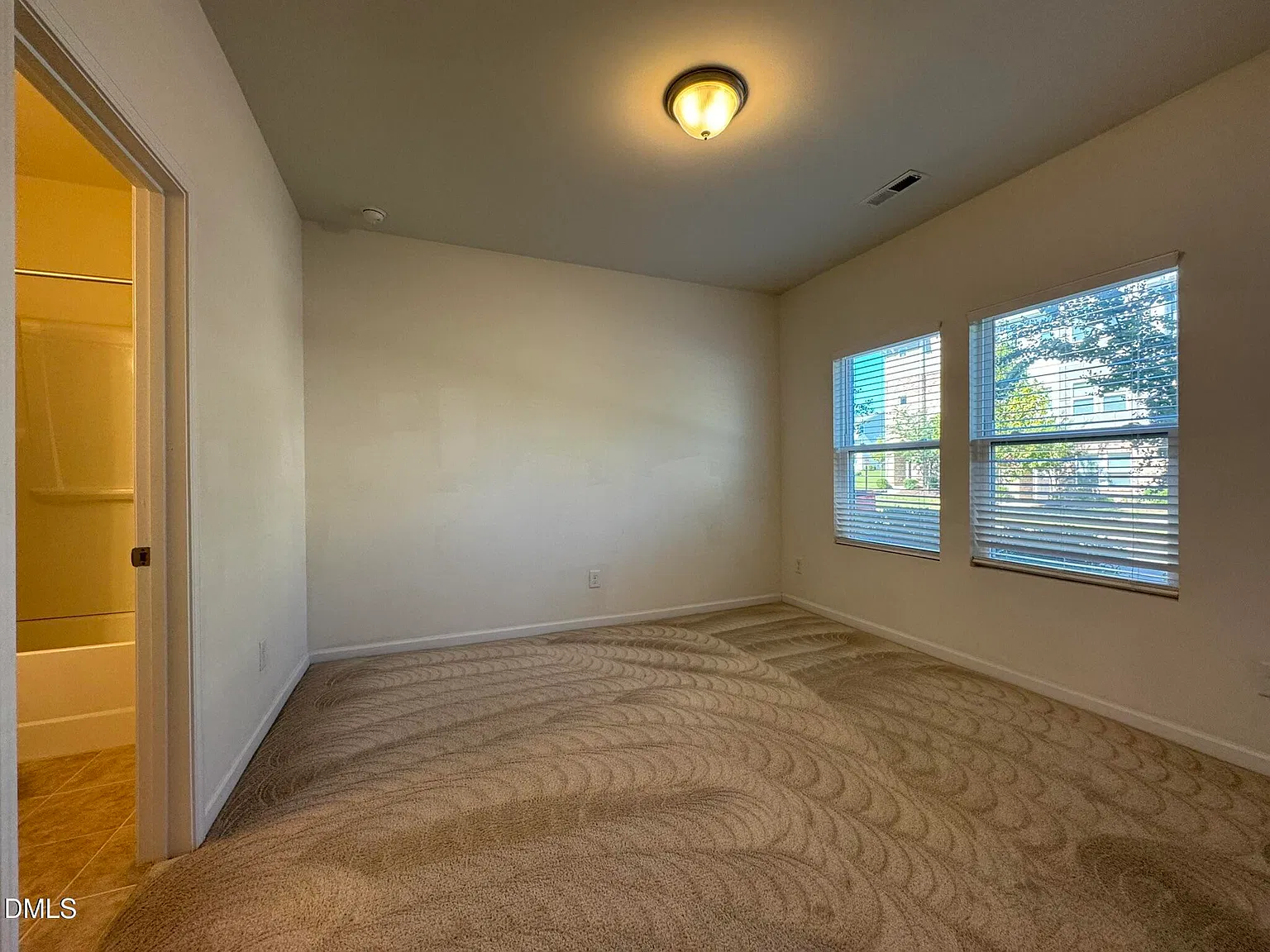 4 bed, 3.5 bath, 2100 sqft, $2,250 — Photo 4