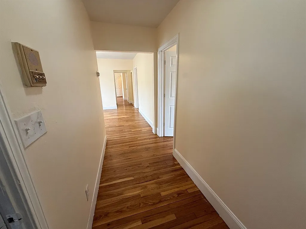 3 bed, 1.0 bath, 1200 sqft, $3,400 — Photo 2