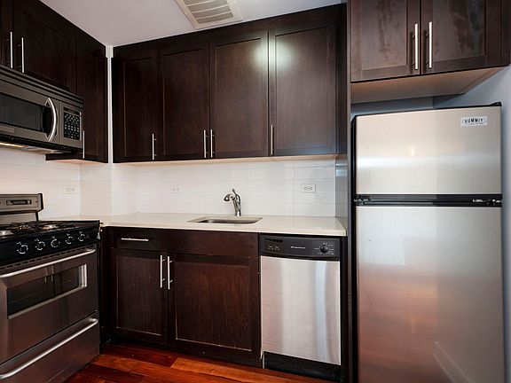 4th image of 454 Manhattan Ave APT 8M