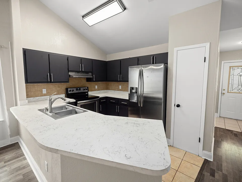 3045 Yorktown Cir
