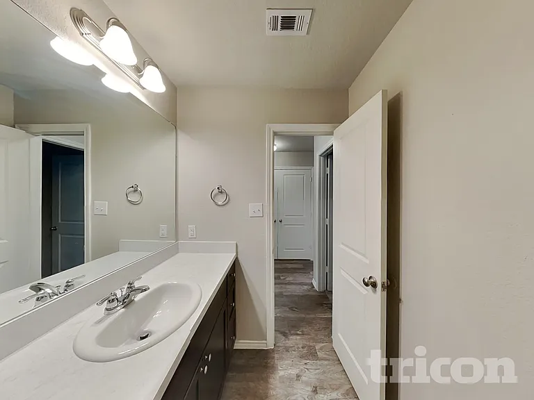 8506 Amistad Cv — Photo 13