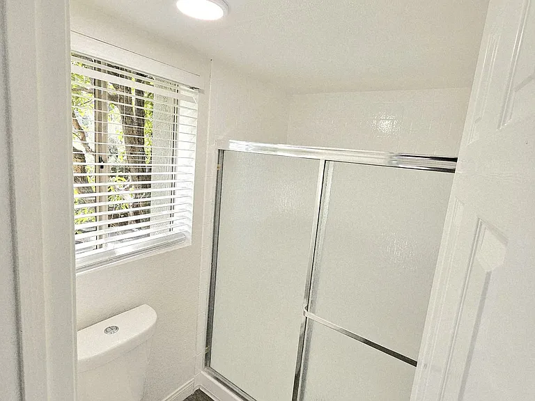 Yorktown Apartments — Photo 17