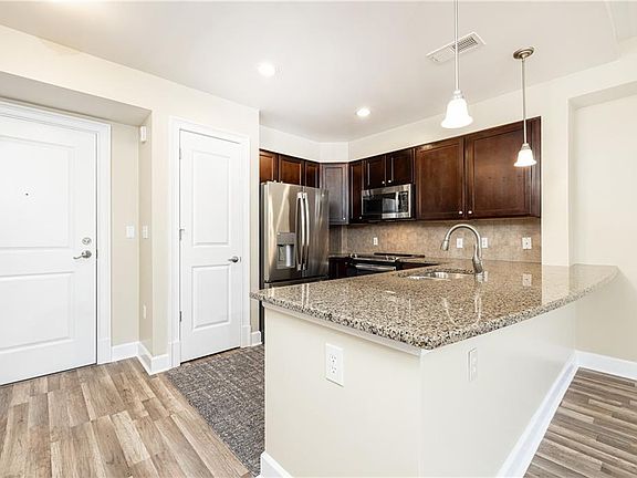 3rd image of 200 River Vista Dr #506