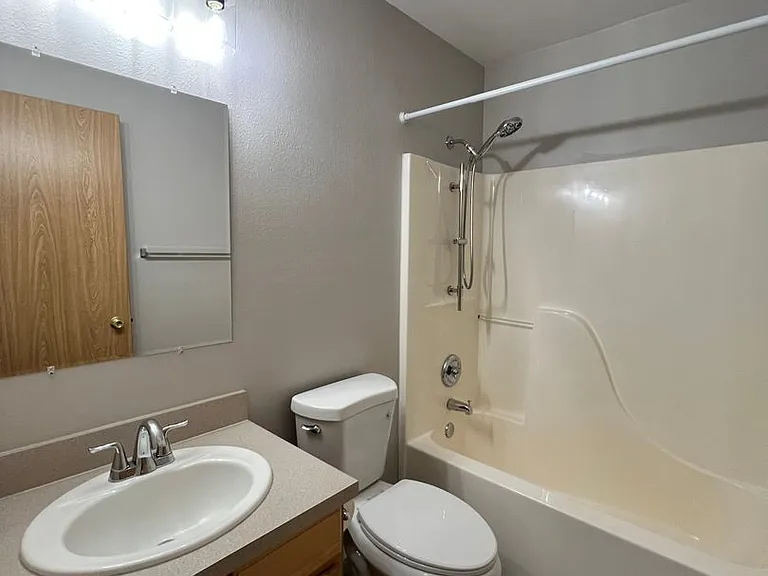 1351 Yost Cir NE — Photo 18