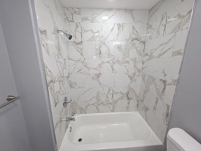 3237 Seymour Ave — Photo 25