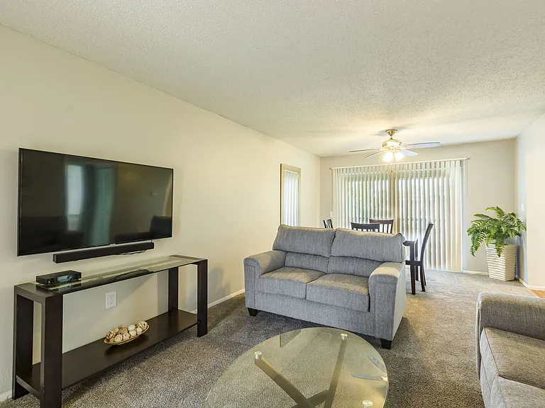 Imperial Palms Apartments — Photo 28