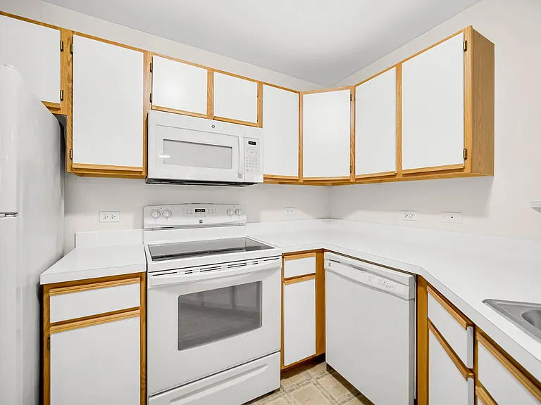300 Cunat Blvd #2C — Photo 10