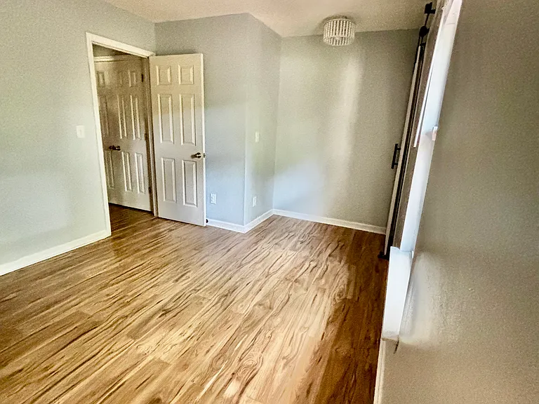 3831 Armitage Dr — Photo 11