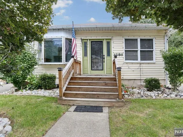 1286 Ringwood Ave, Wanaque, NJ 07465