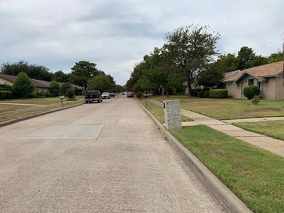 3rd image of 2301 Briarwood Dr