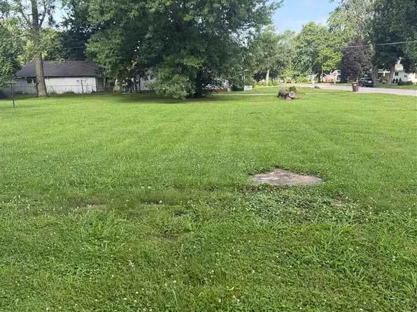 513 S 7th St, Clinton, IN 47842