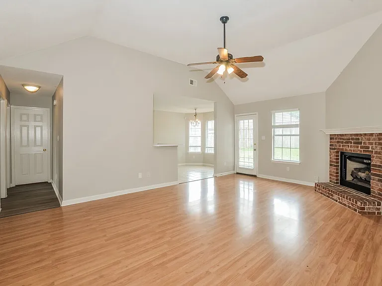 6967 Naples Dr — Photo 4