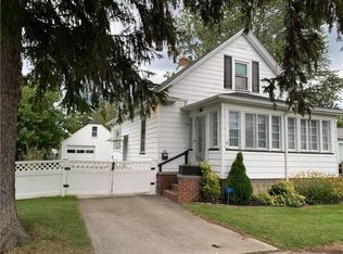 305 N Park Dr, Irondequoit, NY 14609