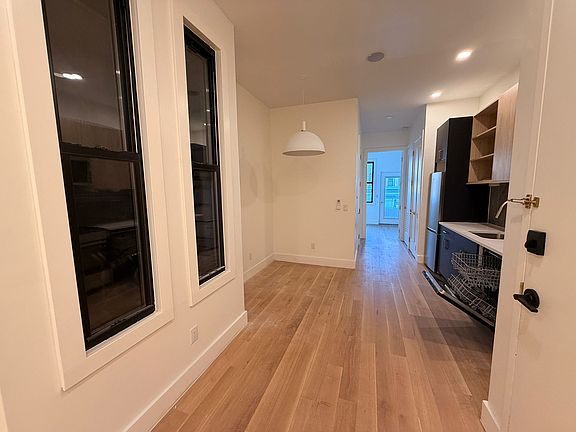 4th image of 50 Grace St #L1