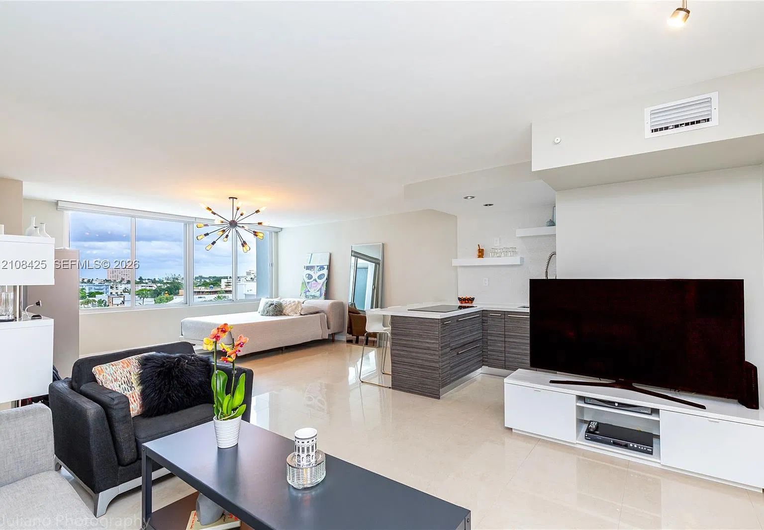 Mirador 1000 Condo — Photo 1