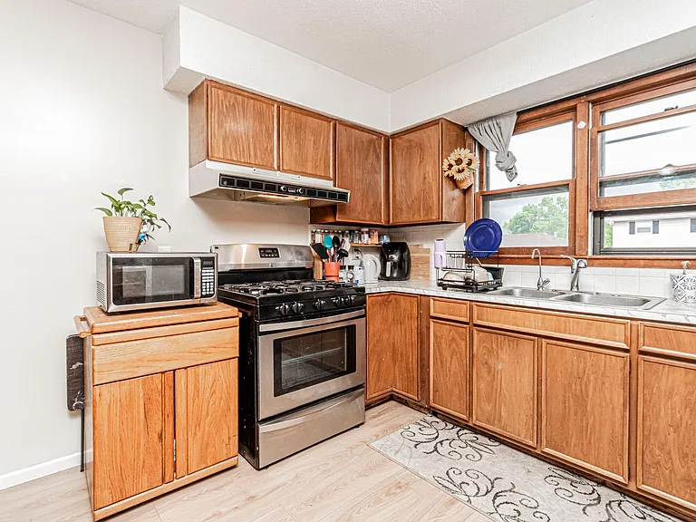 1011 Skyline Dr — Photo 17