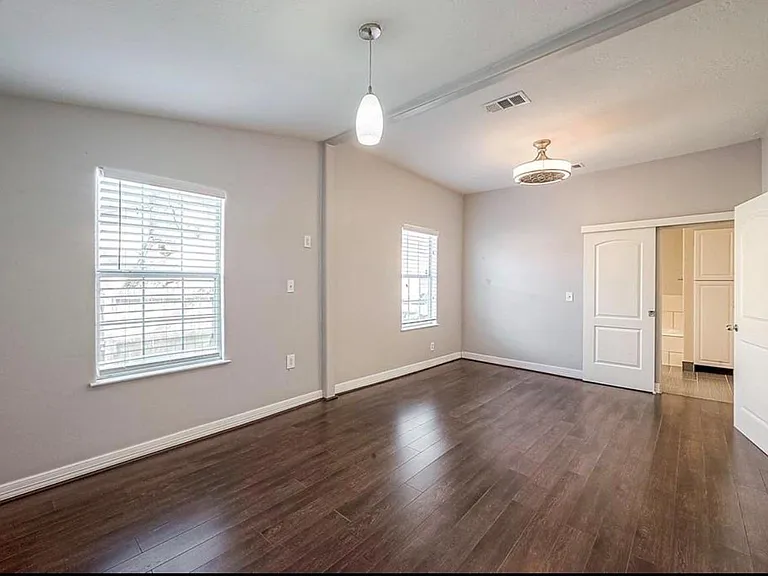 511 Bishop St — Photo 14