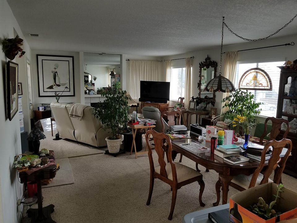 2nd image of 237 W Canada