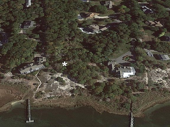 2nd image of 44 Commodore Ln