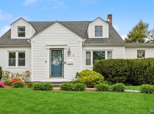 9 Pleasant Ave, Tenafly, NJ 07670