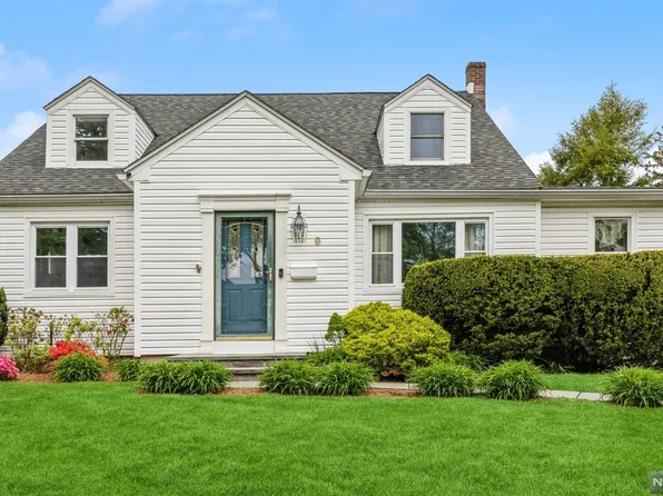 9 Pleasant Ave, Tenafly, NJ 07670