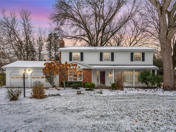 23 Glendower Cir, Pittsford, NY 14534