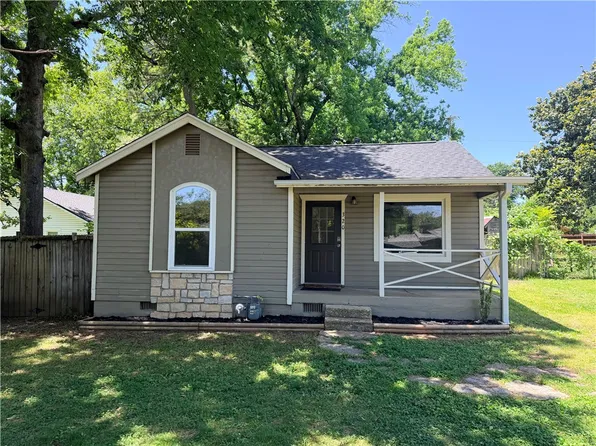 320 S Garrett St, Siloam Springs, AR 72761