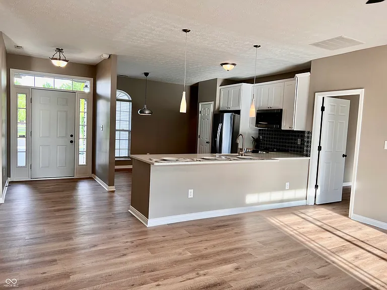 12972 Brookdale Dr — Photo 3