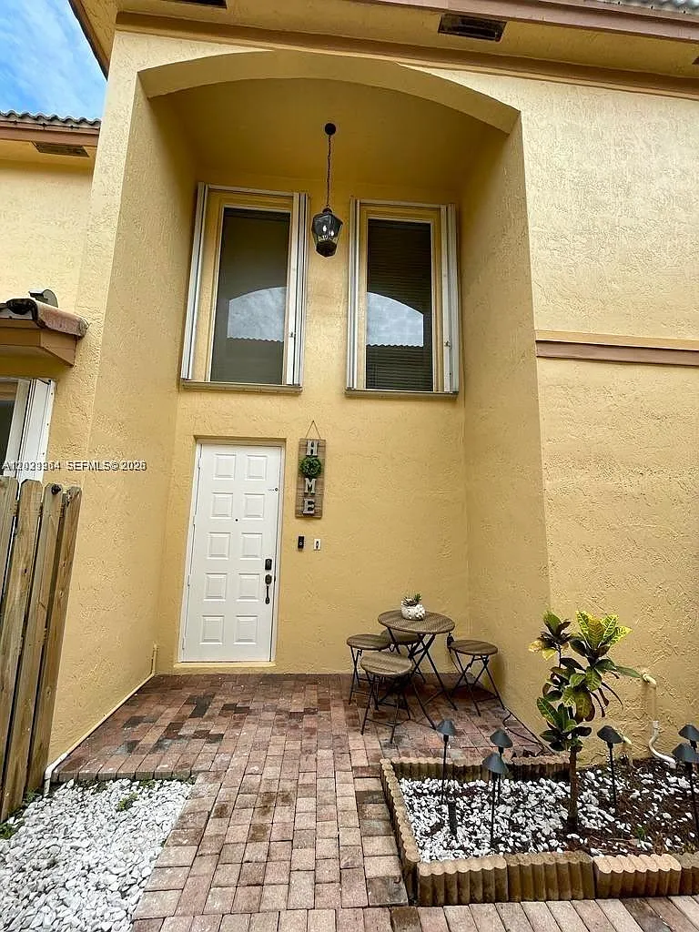 4 bed, 3.5 bath, 2434 sqft, $5,500 — Photo 1