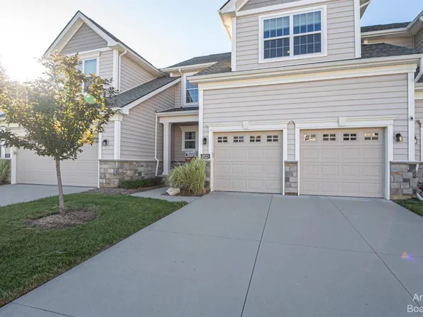 2523 Oxford Cir, Ann Arbor, MI 48103