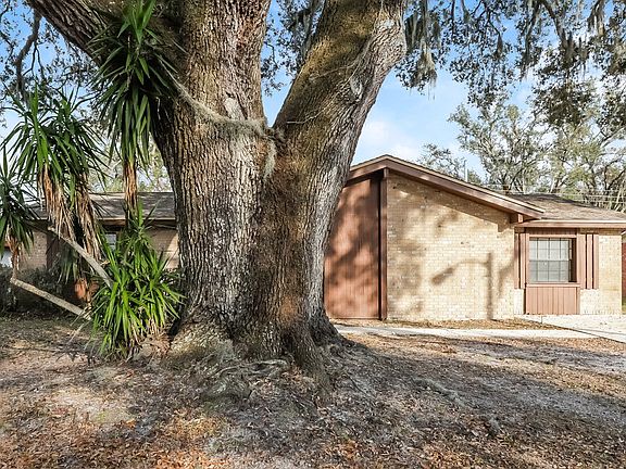 3rd image of 717 Ponderosa Dr E