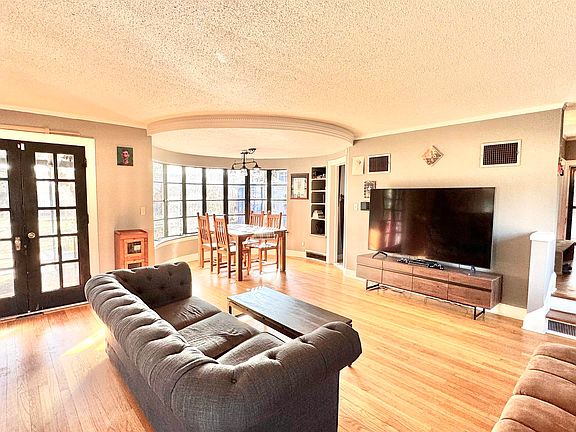 3rd image of 1101 W York Ave