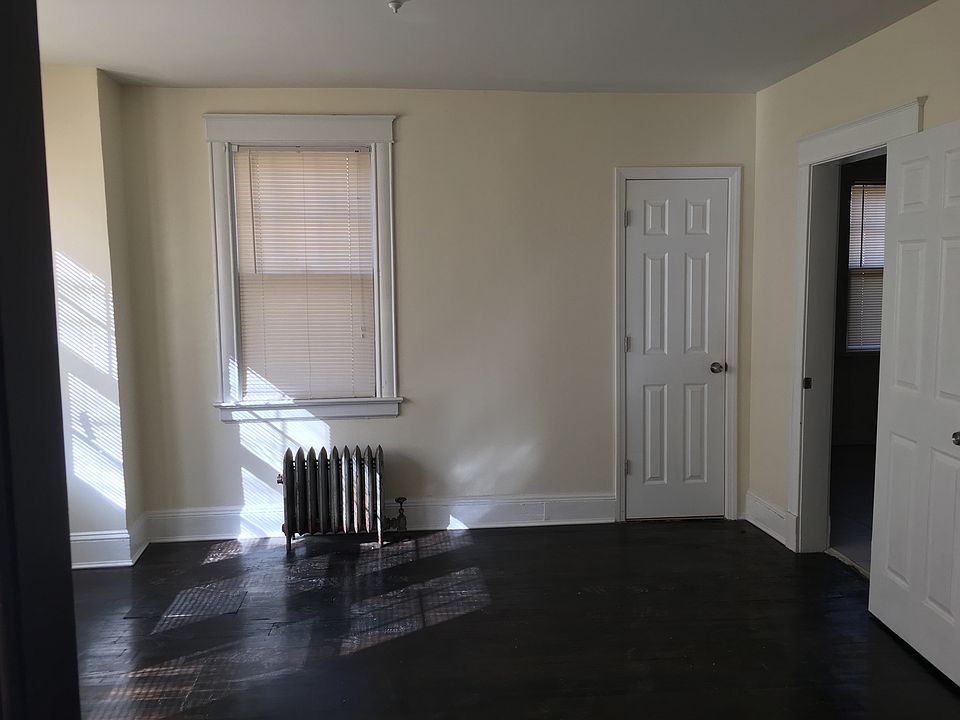 1st image of 7 Willow Ave