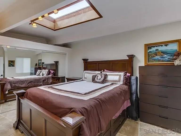 2377 Linwood St — Photo 13