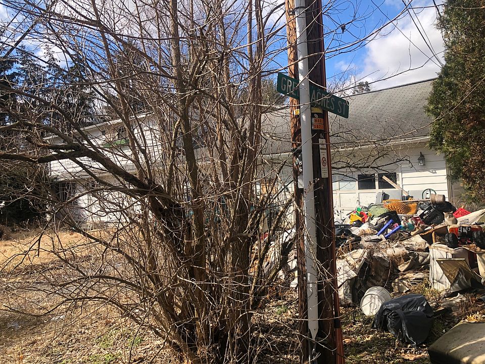 2nd image of 814 Green Acres St