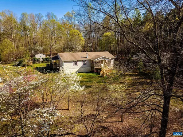305 Antioch Ridge Dr, Scottsville, VA 24590