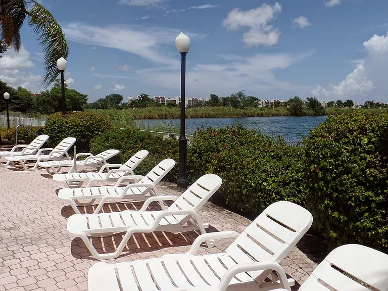 2851 N Oakland Forest Dr #111 — Photo 41
