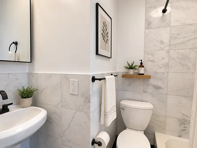 442 Lorimer St #4 — Photo 5