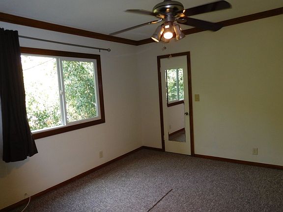 4th image of 1330 S Barrington Ave APT 17