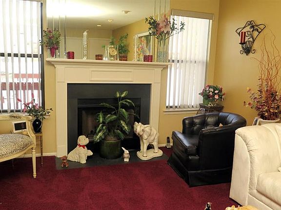 5th image of 394 Oak Knoll Dr