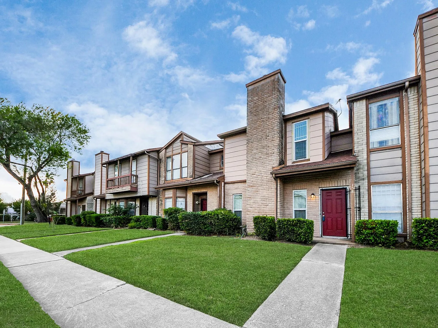 2 bed, 2.5 bath, 1196 sqft, $1,550 — Photo 2