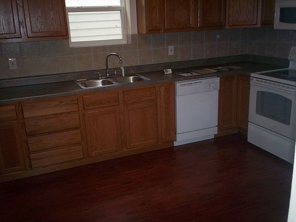 3rd image of 4646 Tyrolean Ave