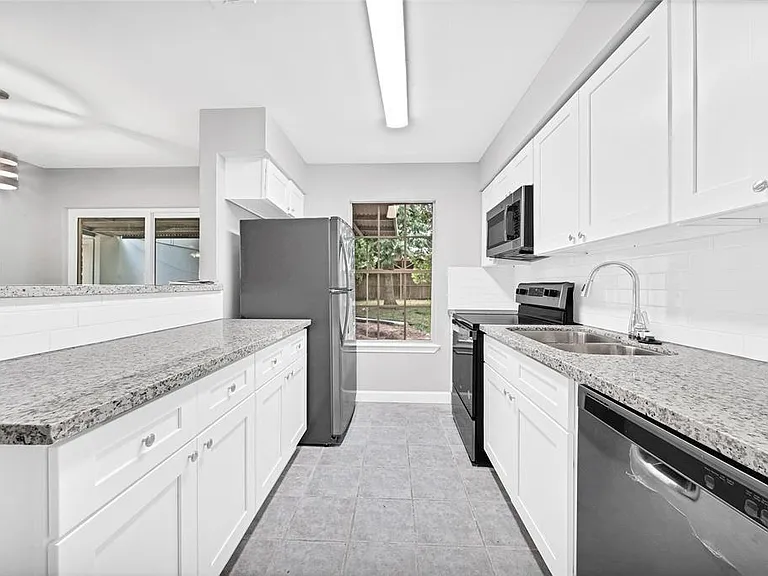 18035 Rolling Creek Dr — Photo 9