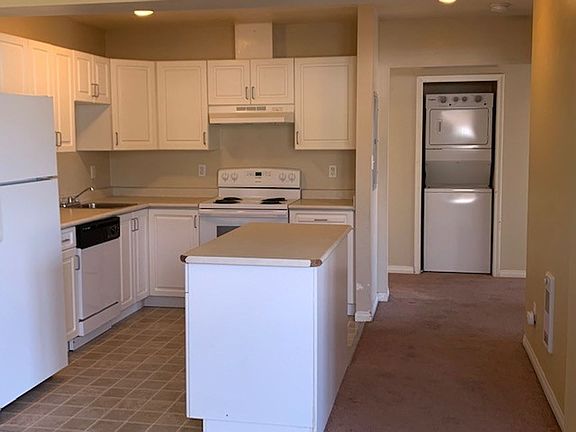 4th image of 406 E 1st St #201